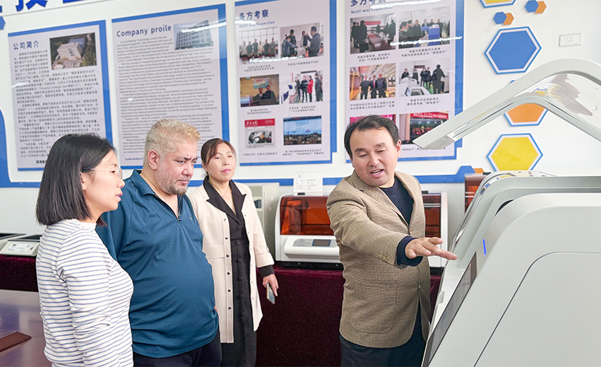 来自沙特阿拉伯客户考察阔海医疗