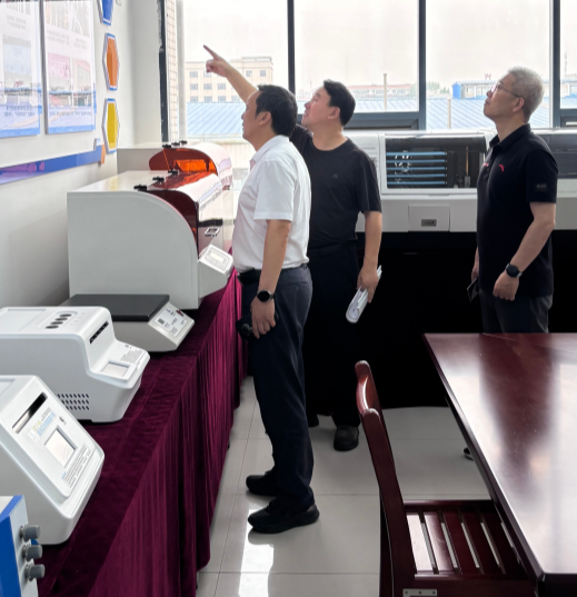 孝感市孝南区人大常委会副主任杨建新对阔海医疗实施“包保”行动